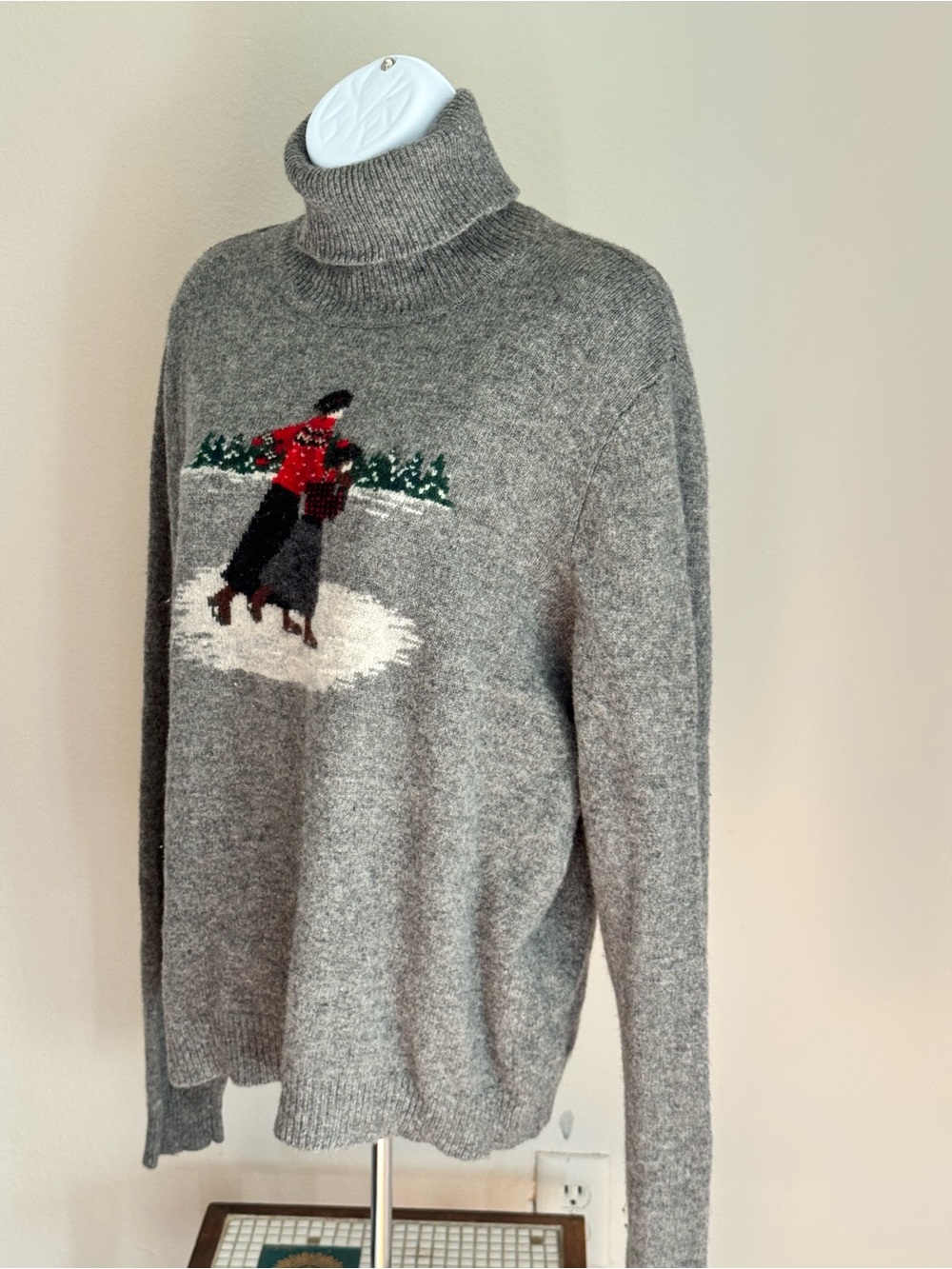 LAUREN RALPH LAUREN Holiday Ice Skaters Turtleneck Sweater - Lambswool - Large - Picture 8 of 16